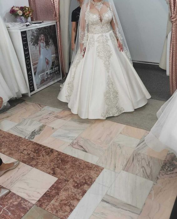 Mireasa rochie din Colectia Andre Nicolas model 2023 material tafta