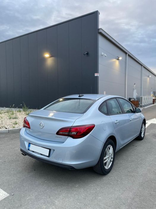 Opel Astra J Sedan, 1.4 Turbo, 140 CP ,benzină, 2017