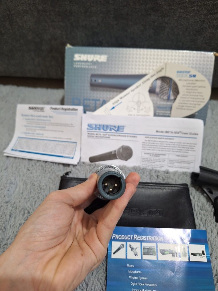 Microfon Shure Beta 58a cu accesorii si cutie