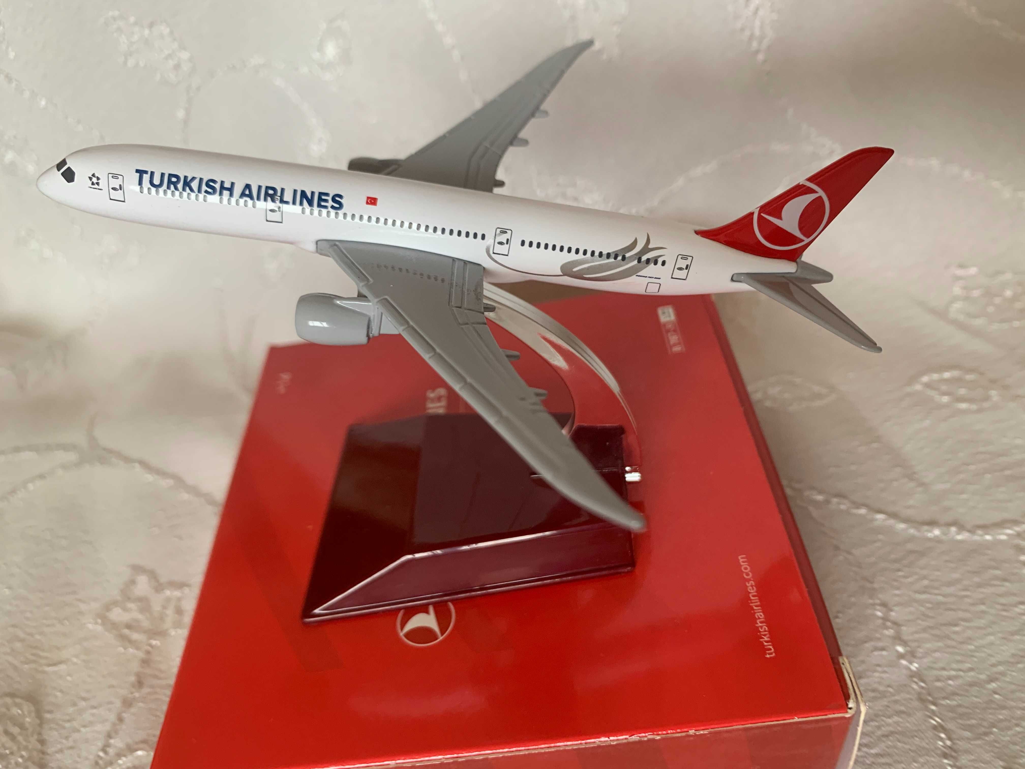 Метален модел на самолет Boeing 787-9 Dreamliner на Turkish Airlines