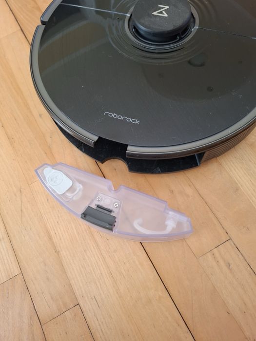 Продава се прахосмукачка робот Roborock S7!