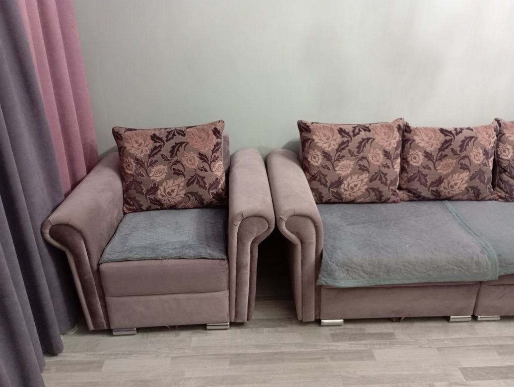 Продаю диван и кресло.