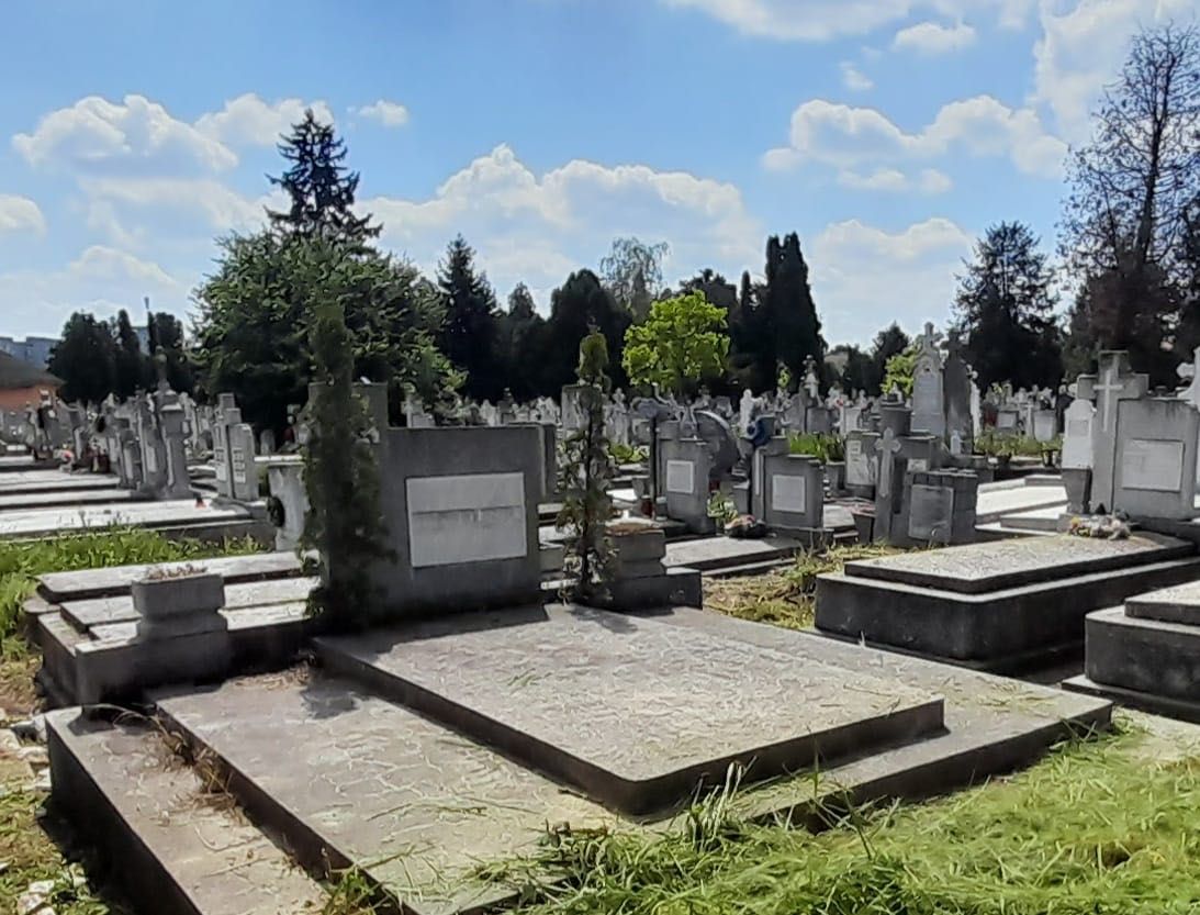 Loc de veci Cripta cu 6 locuri cimitir Calea Sagului