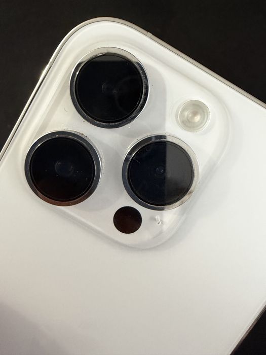 Vand iphone 14 pro, alb, 128 gb si 5 huse cu cutie si cablu origibale