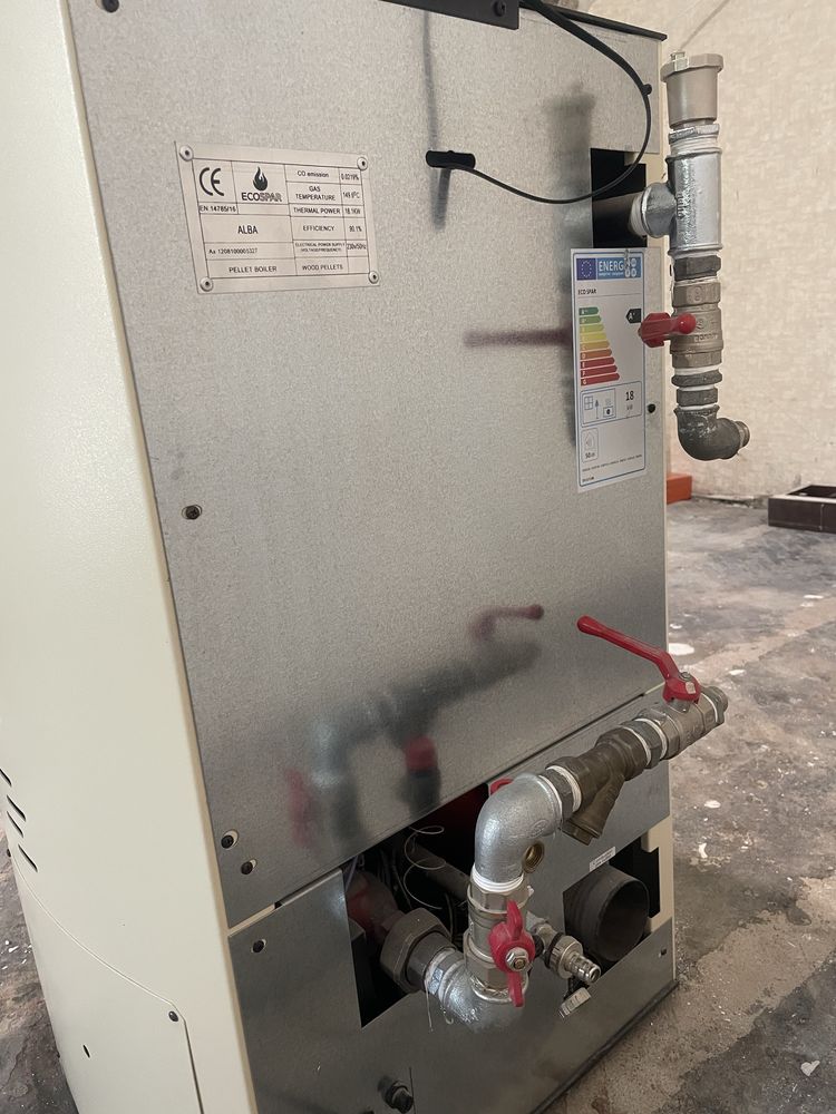 Пелетна камина 18kw