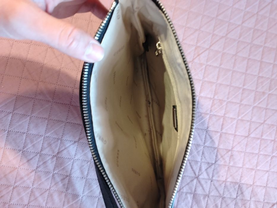 Оригинална чанта-портмоне Guess