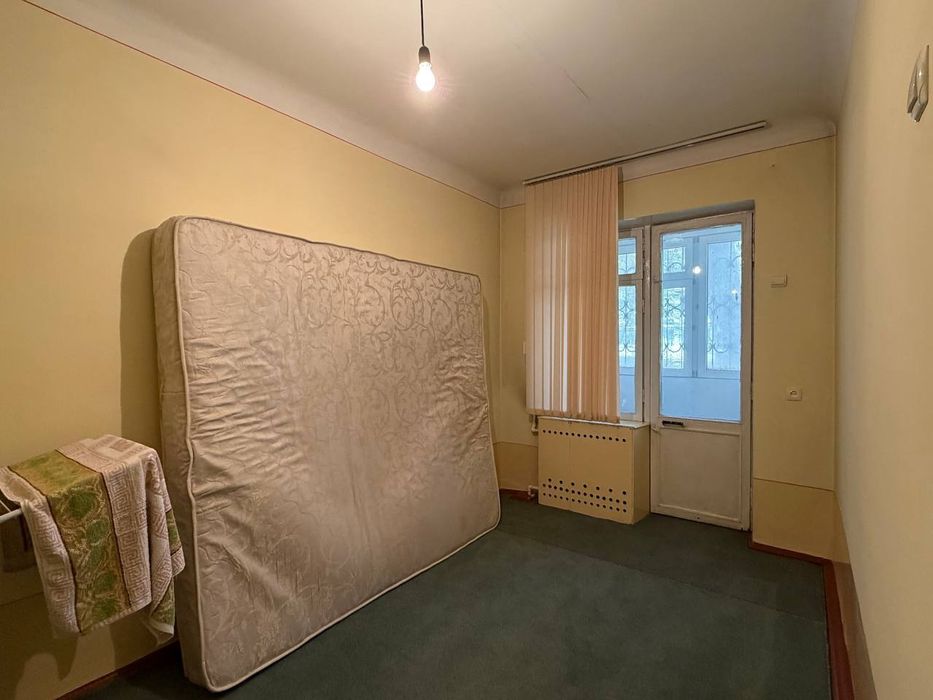 Квартира на ЦУМ 4/2/4 общ пл 98м  ,Закрытый двор