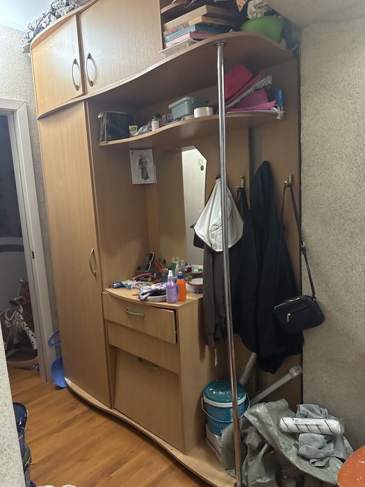 Шкаф в прихожую .