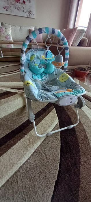 Музикален шезлонг Moni