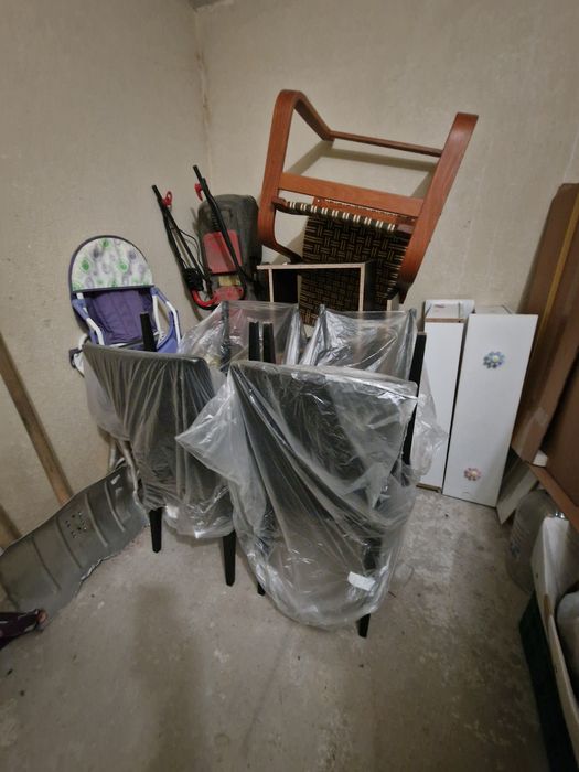 Трапезни столове и маса