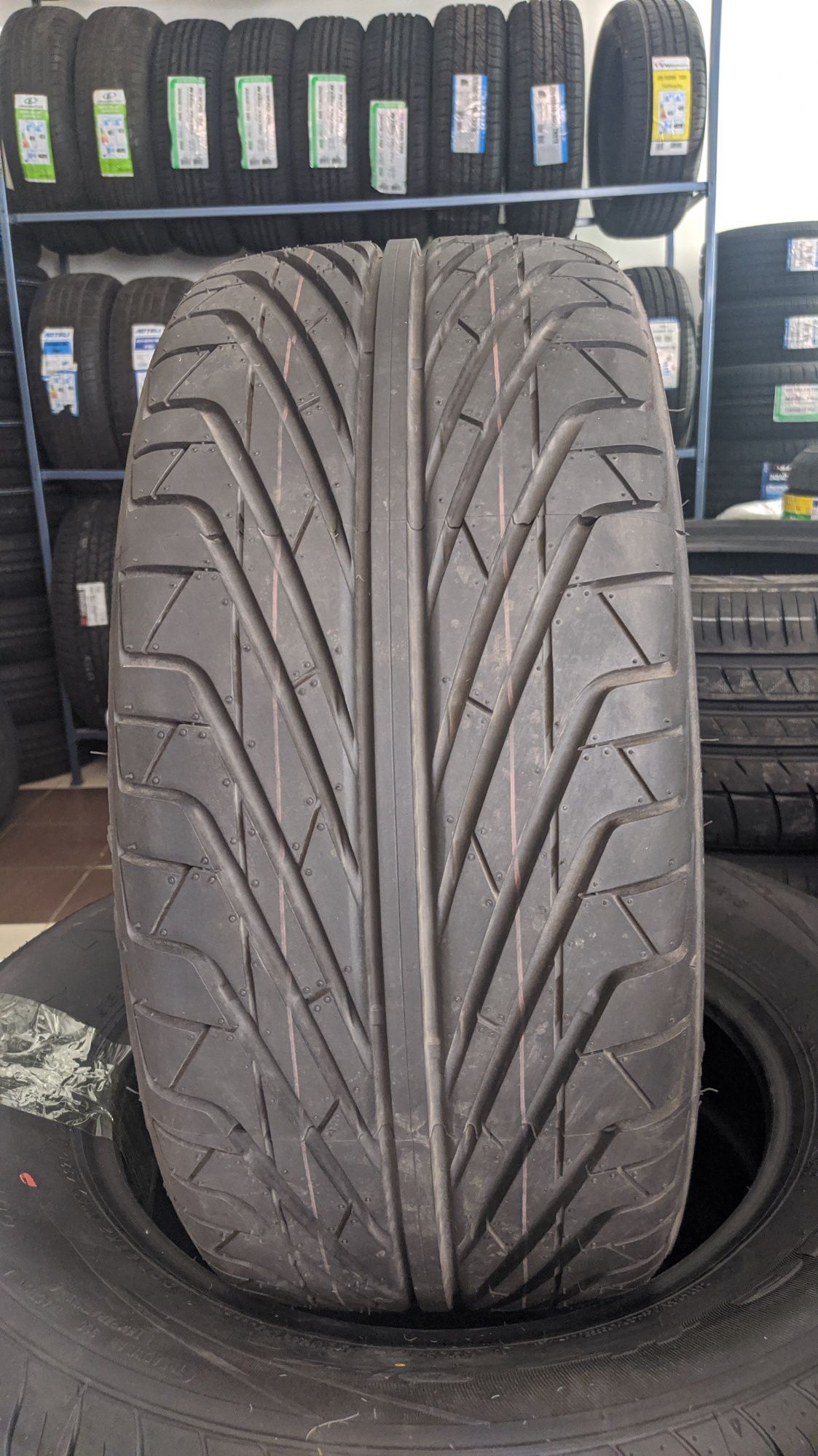 205/40R16 Triangle TR968