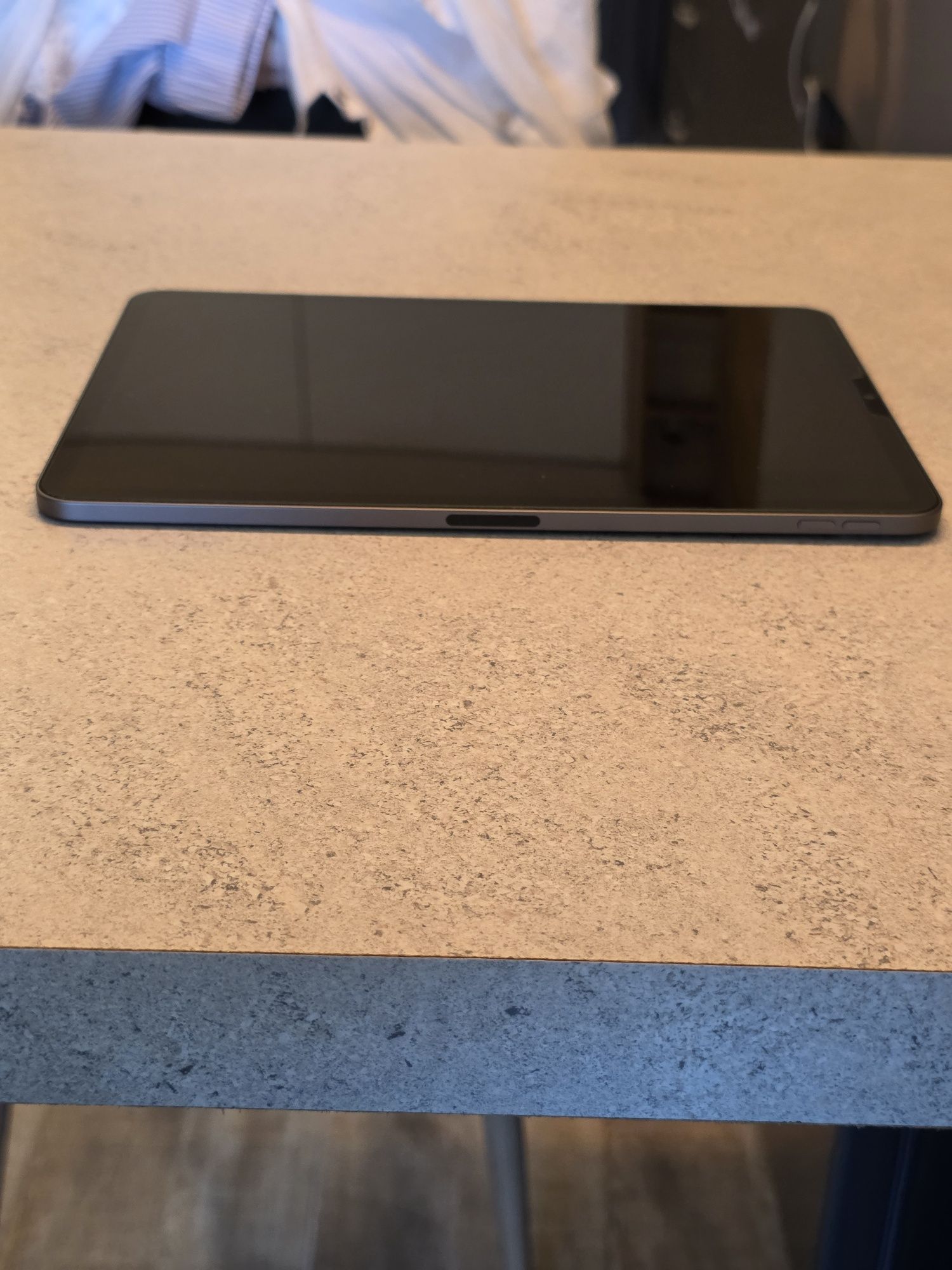Продавам IPAD 11 PRO! 128gb