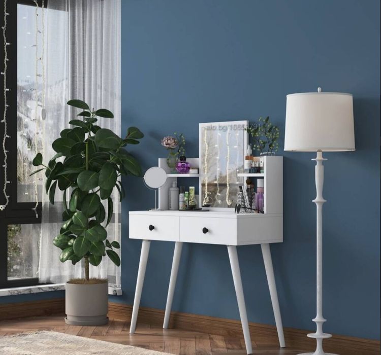 Тоалетка , масичка за гримиране