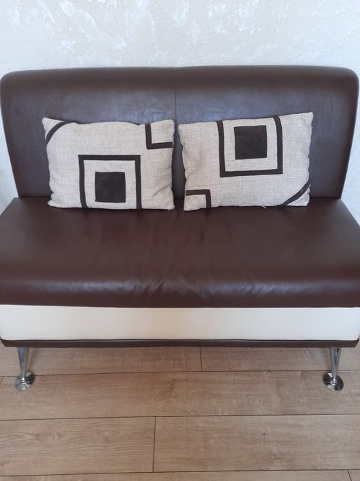 Продам диванные подушки.