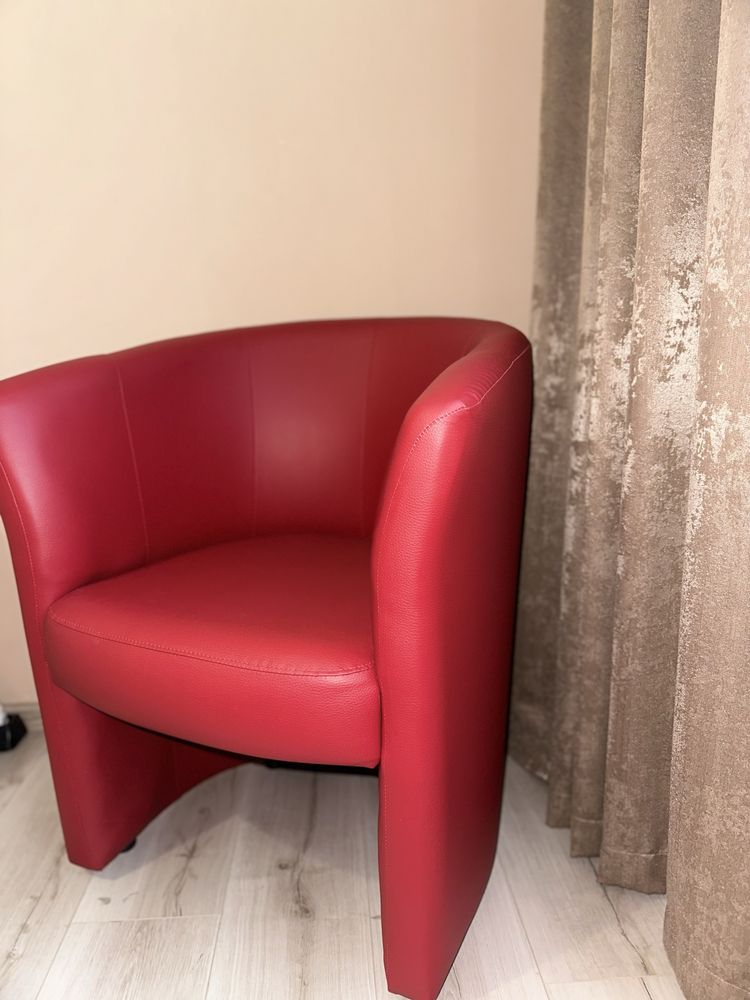 Кресло в червен цвят, кожа