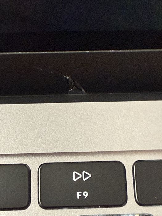 Vând MacBook Air 13 inch , 256GB 8gb