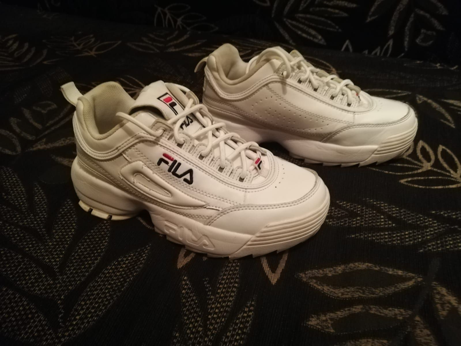 Продаются кроссовки Fila  Ray White Navy Р36