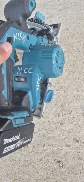 Circular Makita DHS680