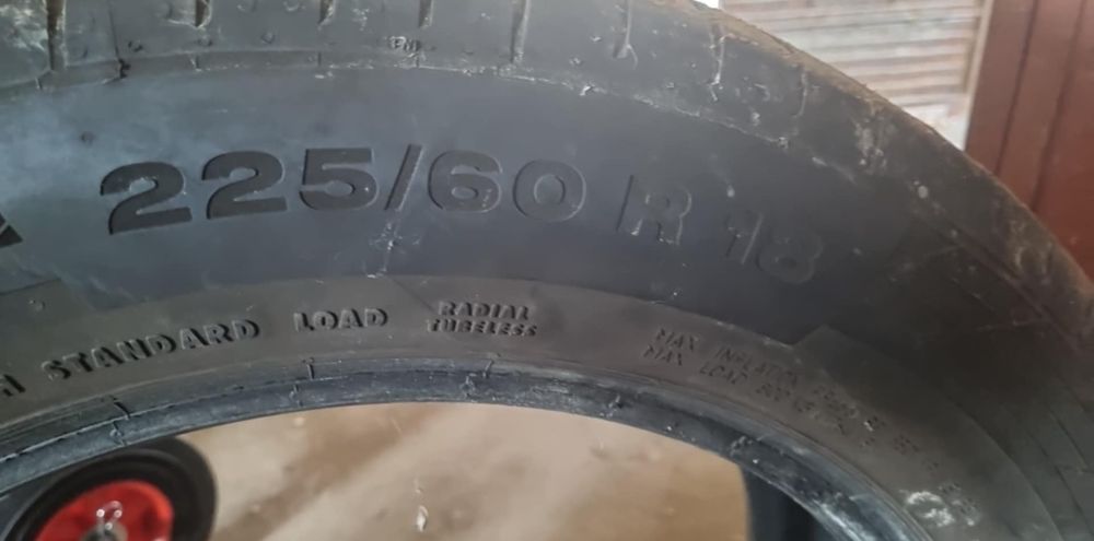 Vând cauciucuri- Continental 225 60 18