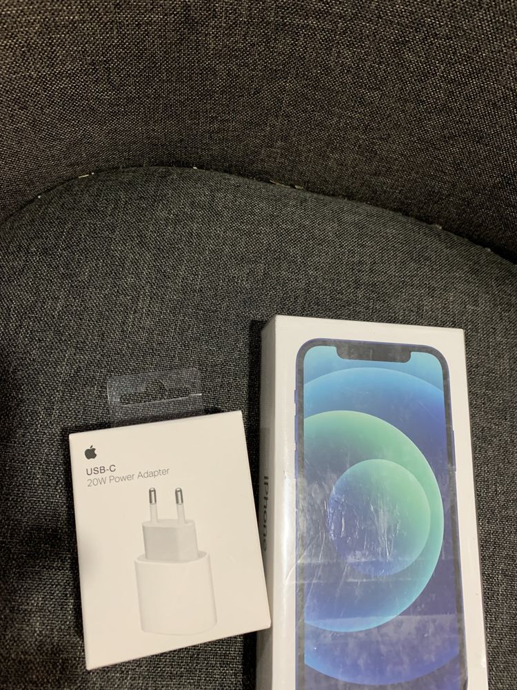 Iphone 12, 128gb, sigilat, neverlocked, husa + incarcator