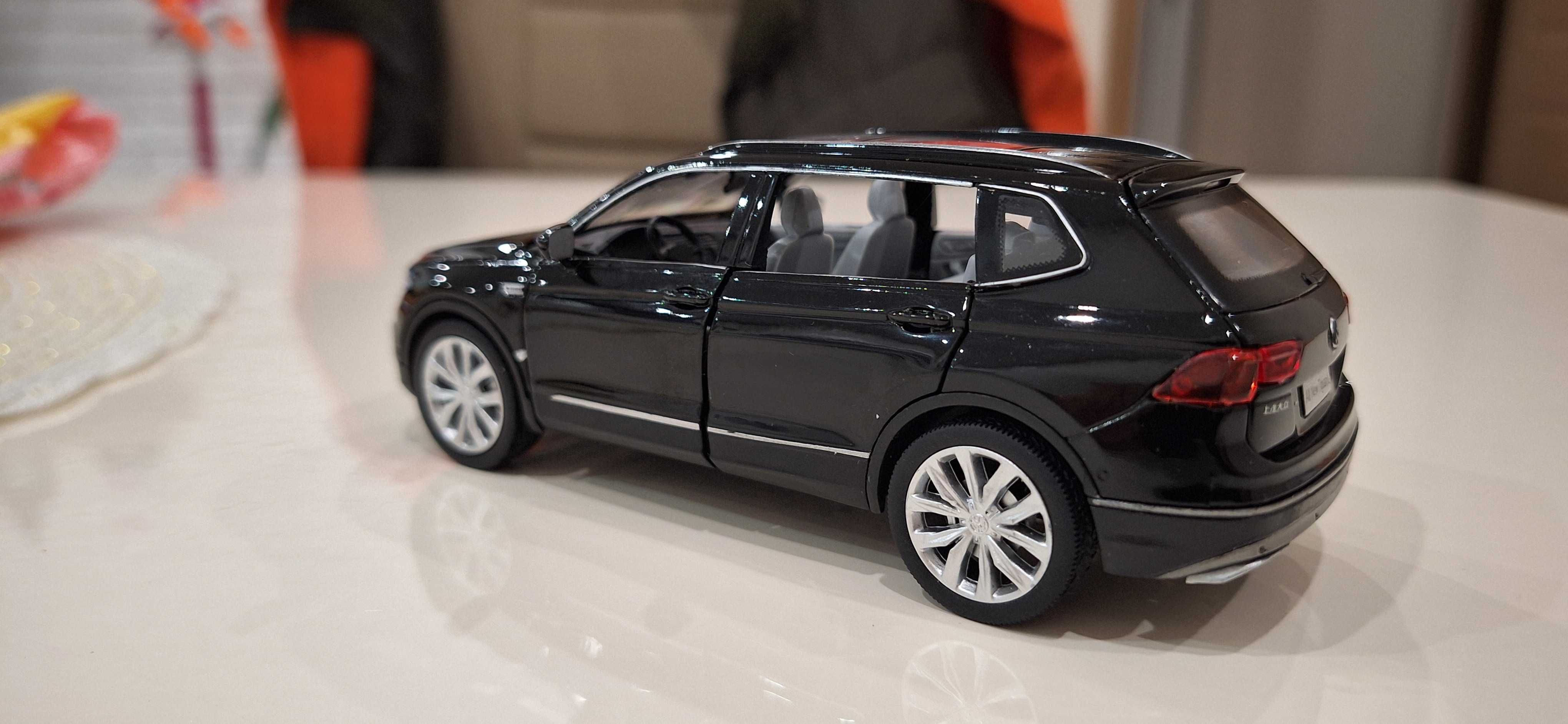 VW Tiguan 1:32 с отваряеми врати, капак, светещи фарове и стопове