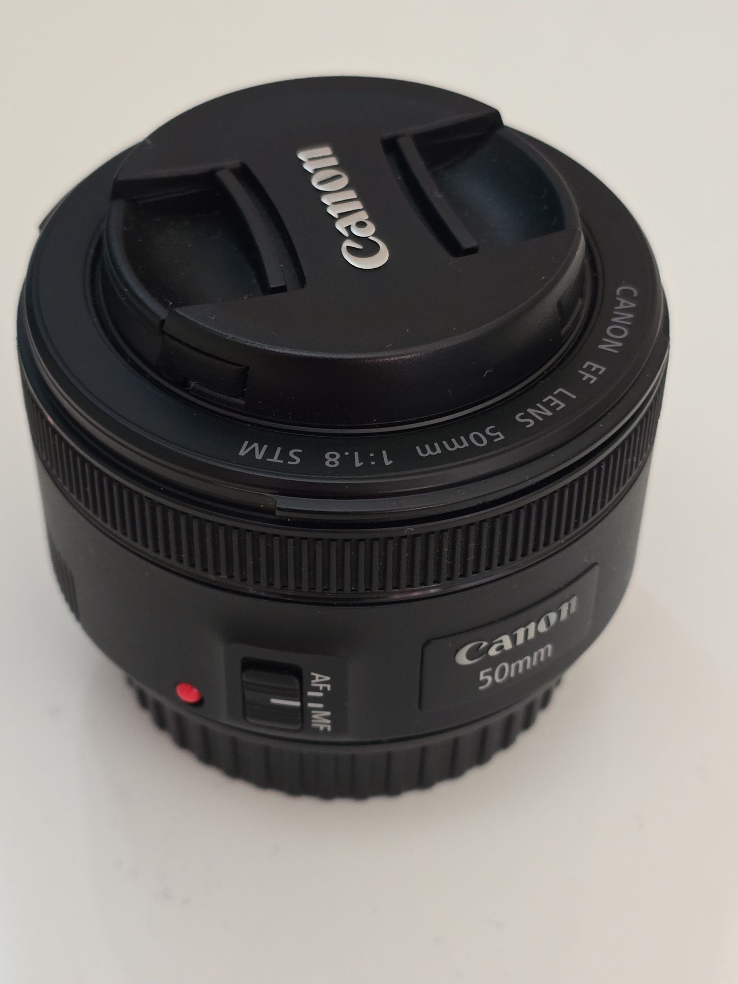 Обектив Canon EF 50mm f/1.8 STM