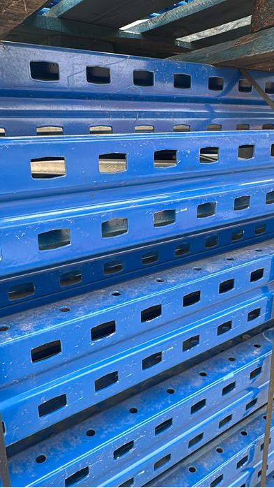 Rafturi metalice in stoc