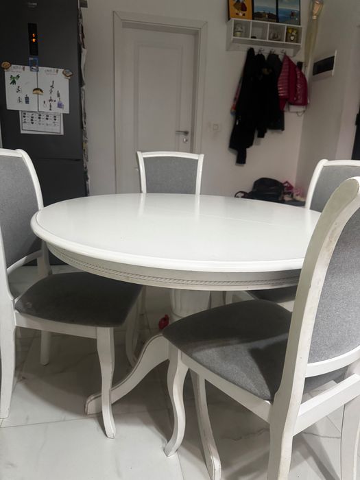 Masa de lemn extensibile + 4 scaune de vânzare