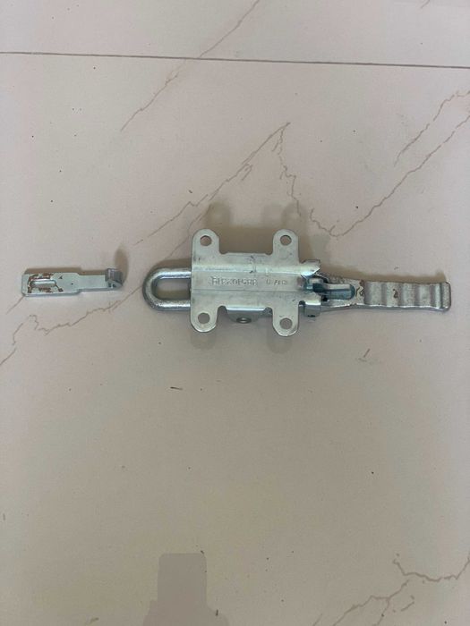 Inchizator oblon auto