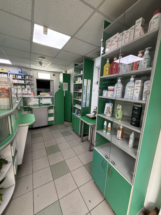 Mobilier complet farmacie – stare excelentă, gata de utilizare