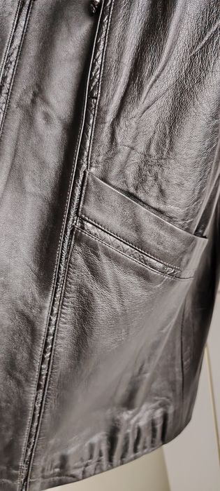 Черно палто от лицева естествена кожа  размер L