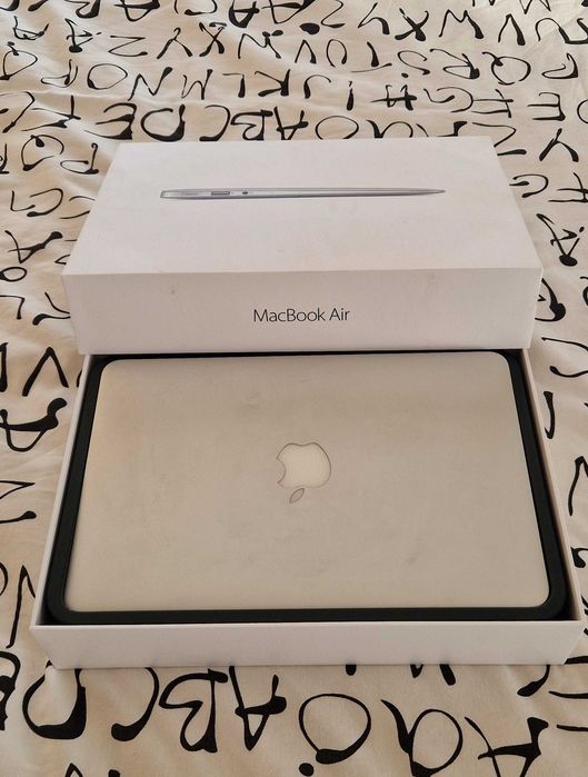 Лаптоп Apple MacBook Air 11 (MJVM2ZE/A)