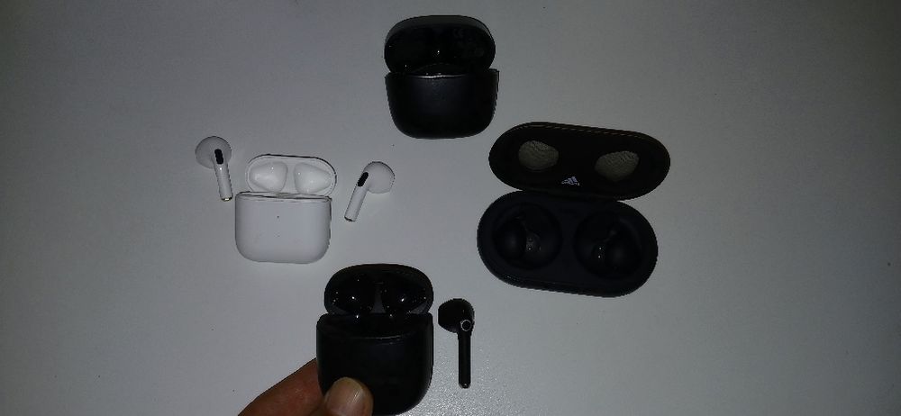 Diverse tipuri de casti si incarcatoare