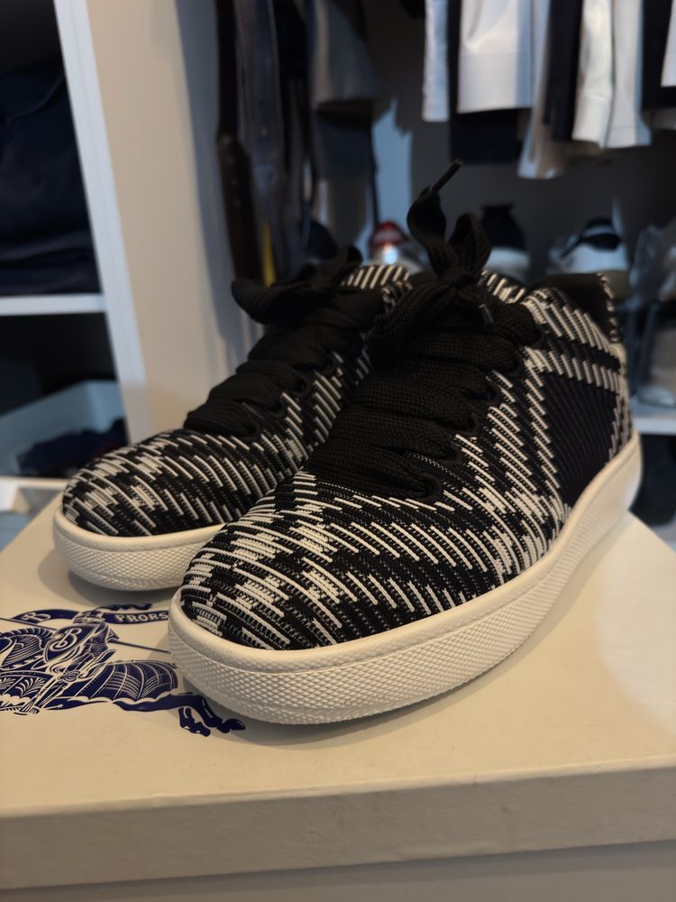 Adidasi Burberry 44
