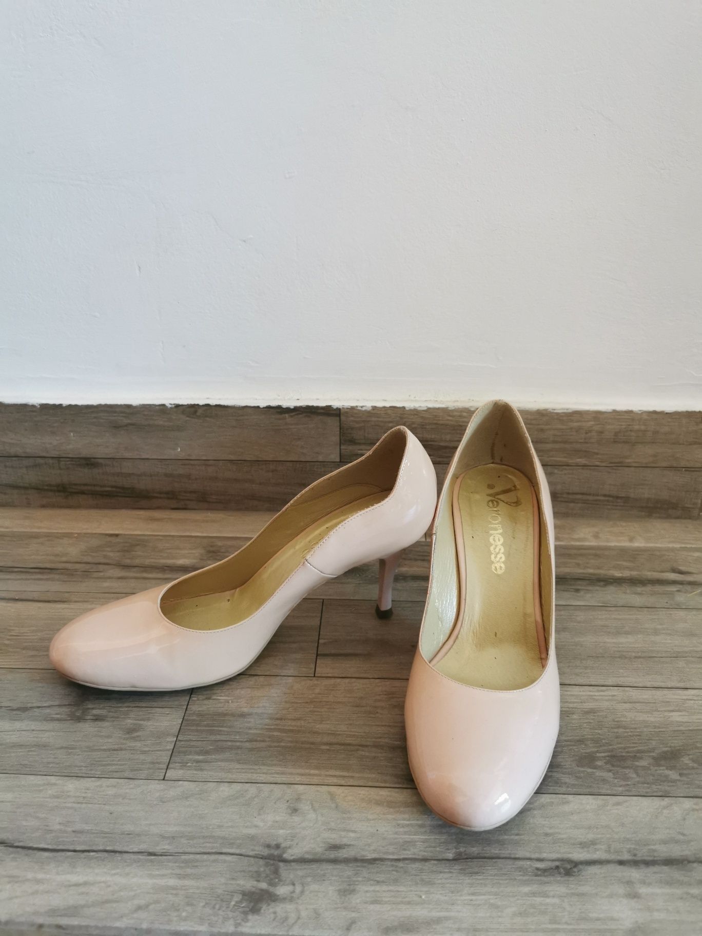 Pantofi eleganti