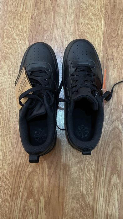 Продам кроссовки новые