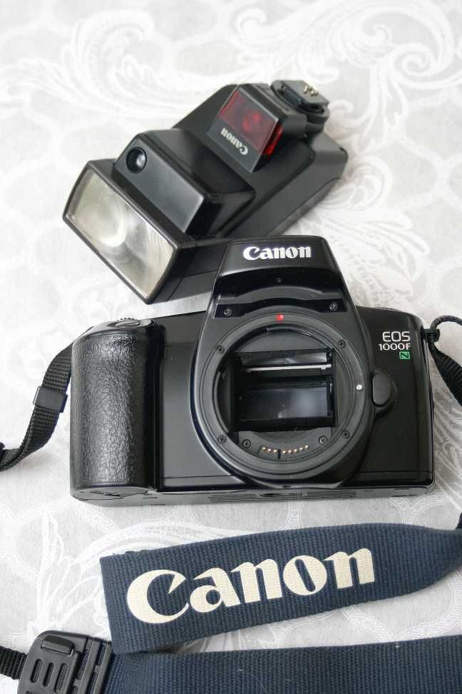 Canon EOS 1000F - aparat cu film si blitz Canon Speedlite 300EZ