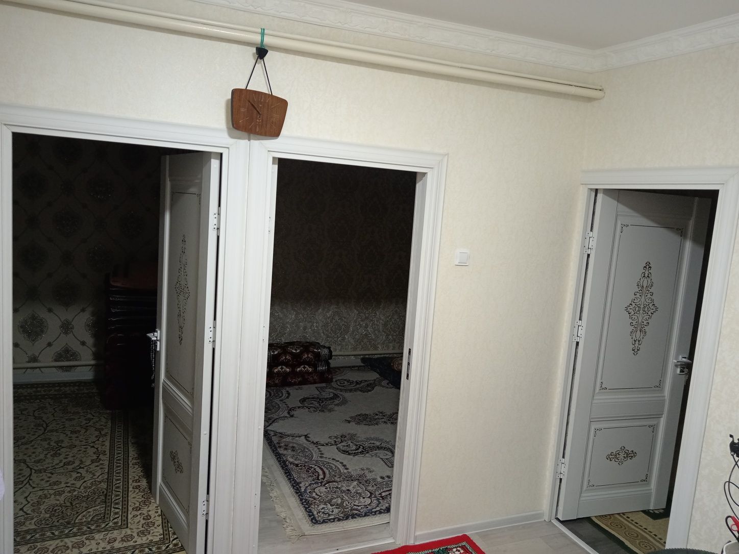 22-микрорайонда, 4 комнаталы квартира сатылады. Келисимли.