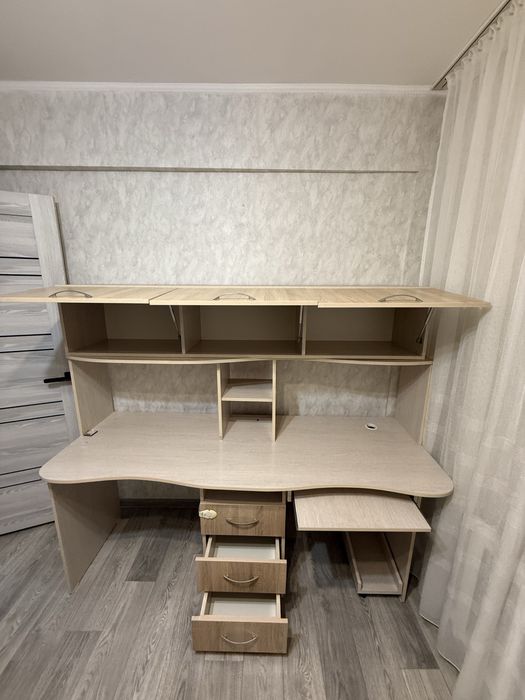 Продам компьтерный стол