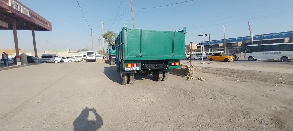 Zil samosval sotiladi