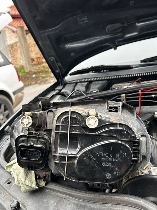 Два броя фарове за голф