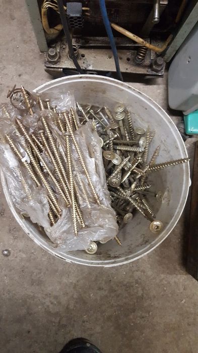 Продам шурупы новые