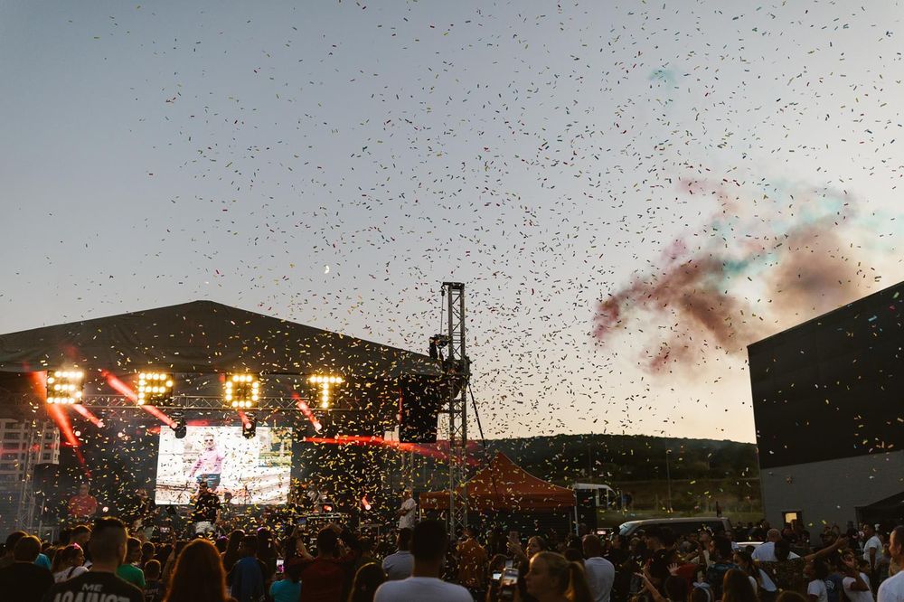 Sonorizare/Scena/Ecran LED/Lumini/DJ-MC/FumGreu Botez-Nunta-Corporate