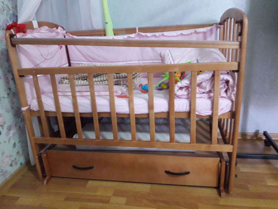 Продам детский манеж-качалку