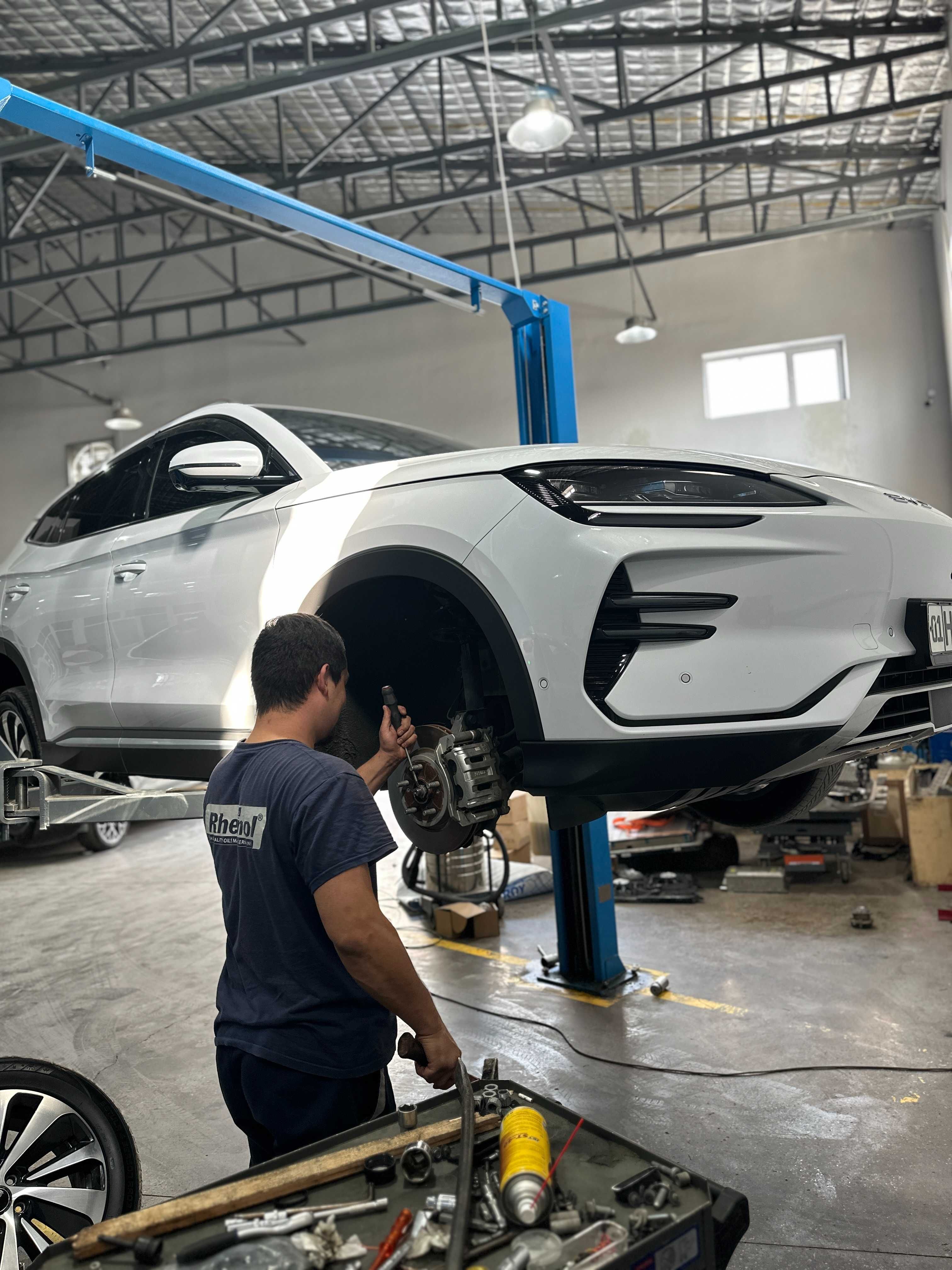 Elektromobil reduktor / motor moyini almashtirish