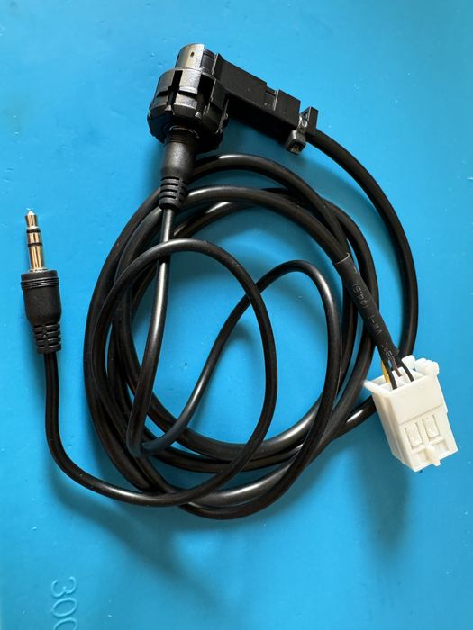Aux in кабел за автомобил Mercedes w203 и w209 Face lift