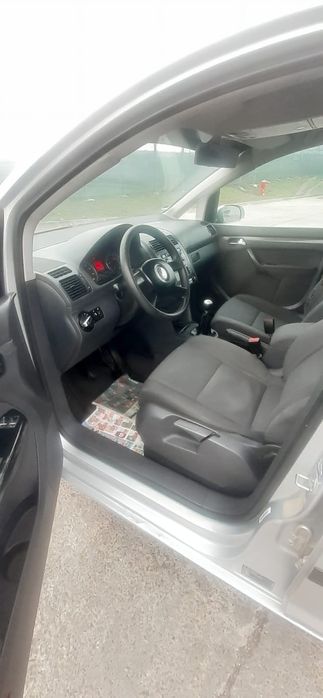 Vând Touran 1.6 benzina