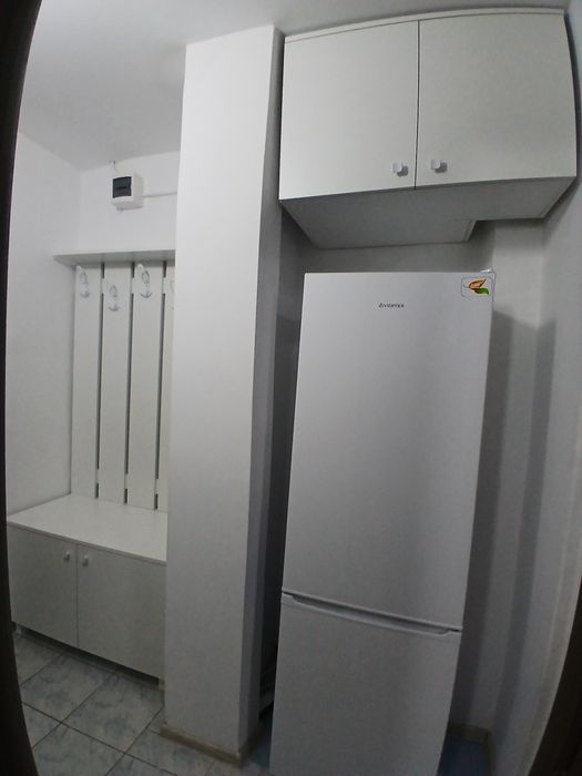 Închiriez garsoniera  str. Democrației