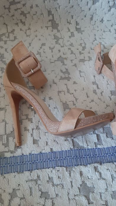 Sandale cu toc marimea 37  int 24 cm.inaltime toc  12 cm