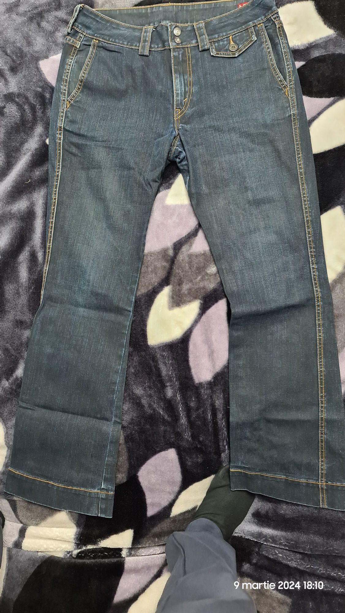 Blugi de damă LEVI'S, Originali, Albaștri,model deosebit,măsura W32